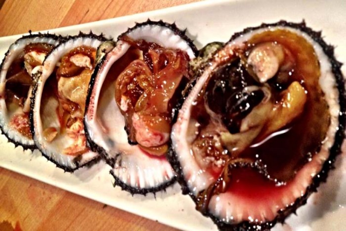 صدف قرمز ۱۷ غذای خطرناک در دنیا ۱۷ غذای خطرناک در دنیا clam
